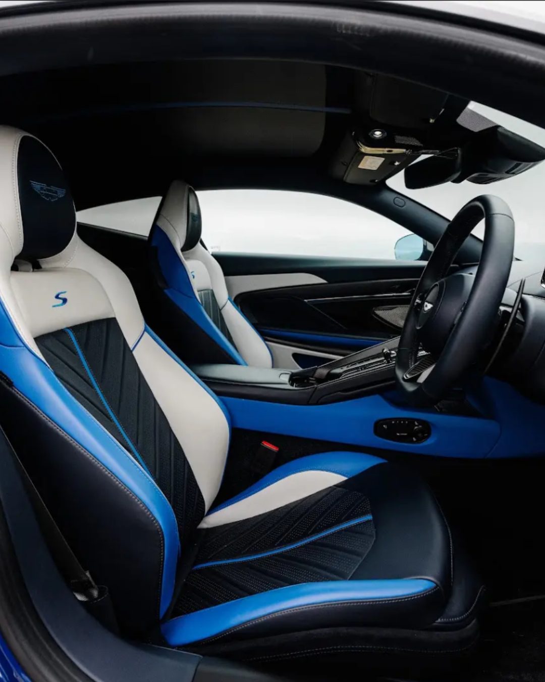Aston Martin 3