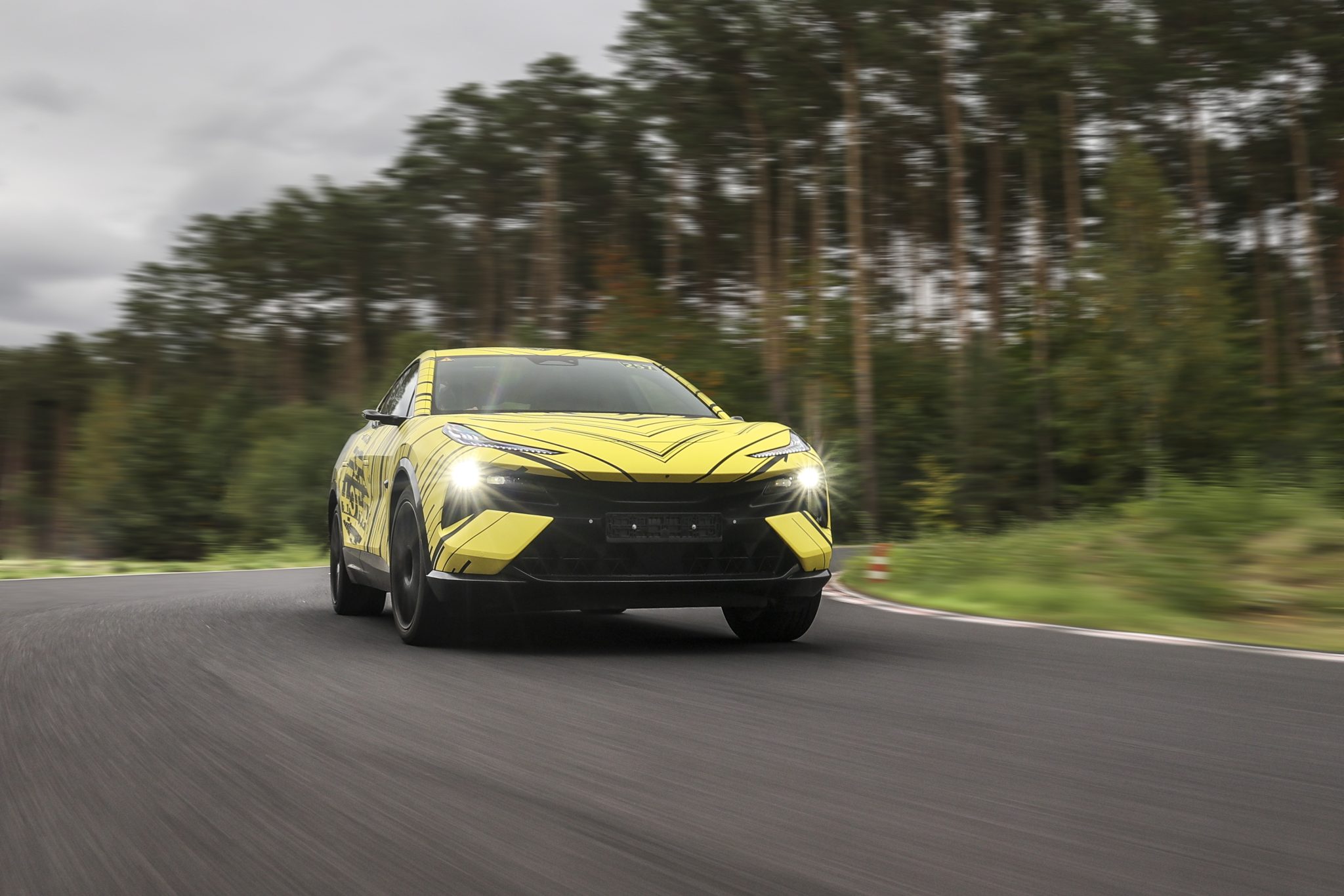 Lotus Eletre 4